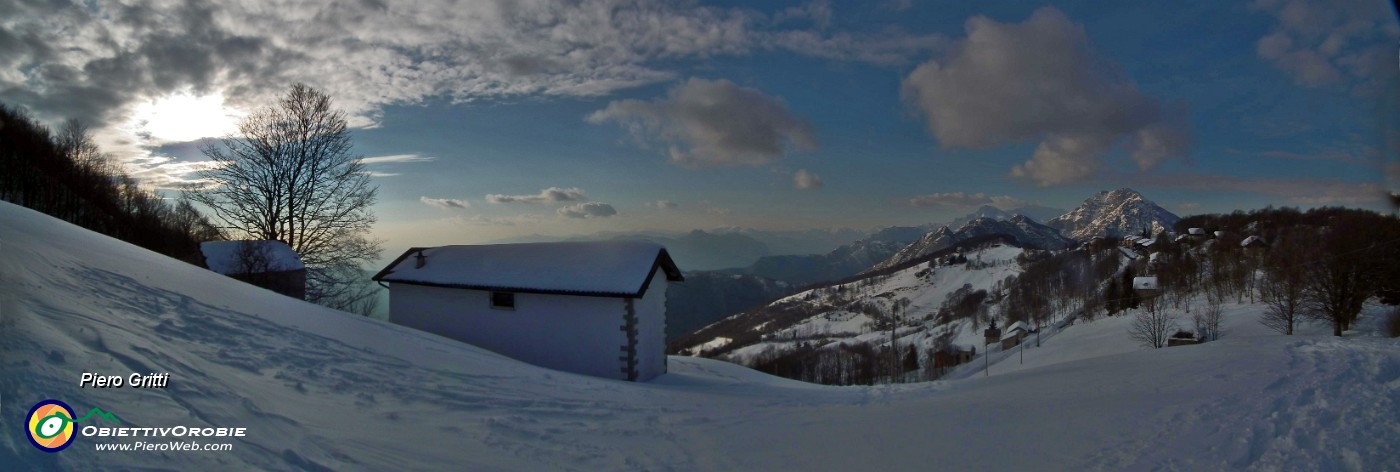 62 Panoramica dal Monte Tesoro verso Pertus, Ocone, Camozzera, Resegone.jpg